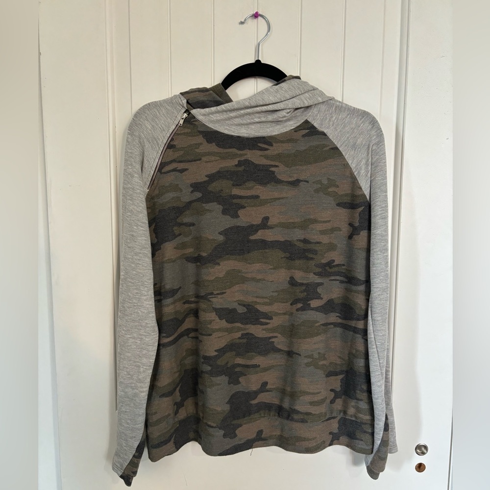 Lovely Melody Sweatshirt Hoodie Size L Camo camouflage Green and gray
